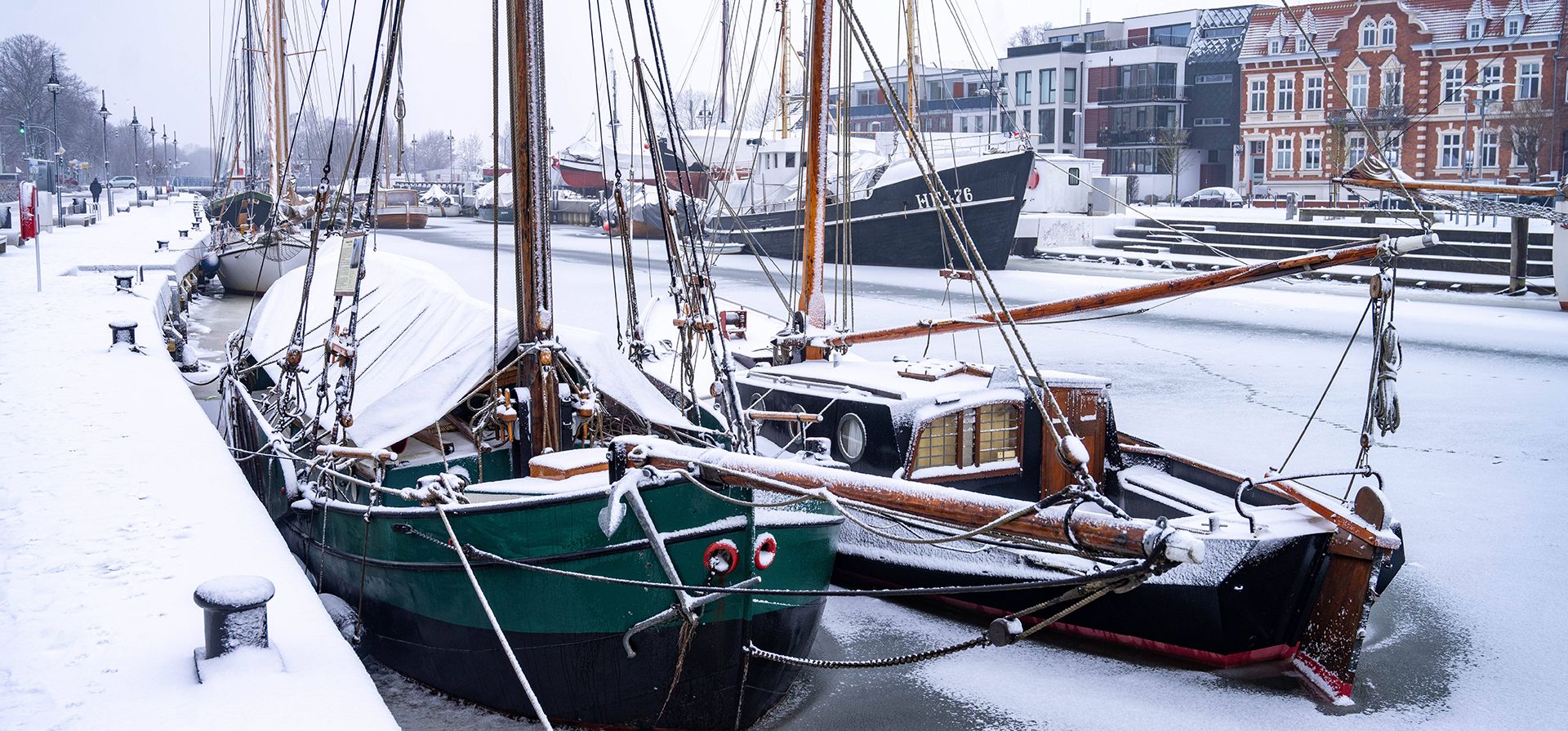 Mecklemburgo-Pomerania Occidental, Greifswald: Barcos se encuentran en el río congelado Ryck en el puerto-museo de Greifswald, Alemania, el martes 27 de enero de 2026. (Stefan Sauer/dpa vía AP) Mecklemburgo-Pomerania Occidental, Greifswald: Barcos se encuentran en el río congelado Ryck en el puerto-museo de Greifswald, Alemania, el martes 27 de enero de 2026. (Stefan Sauer/dpa vía AP)