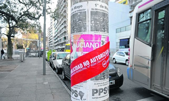 en columnas. El municipio advierte sobre publicidad no autorizada.