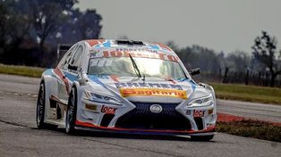 Jorge Barrio se llevó la victoria en el Top Race V6 que se disputó en Olavarría.
