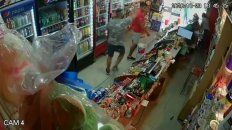 video: le gatillaron dos veces en un violento robo a un minimarket de sarmiento al 3100 video: le gatillaron dos veces en un violento robo a un minimarket de sarmiento al 3100