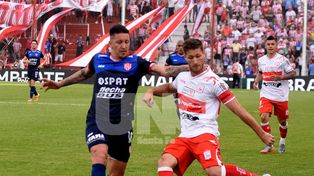 Poner la cabeza de lleno en la Superliga