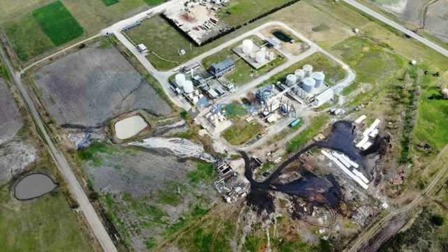 Vista aérea. Los vecinos pudieron captar los efectos de los derrames de los fluidos a los campos. Foto: Nogoyá Al Día.