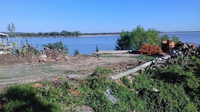 Desalojaron en Puerto Sánchez una construcción ilegal