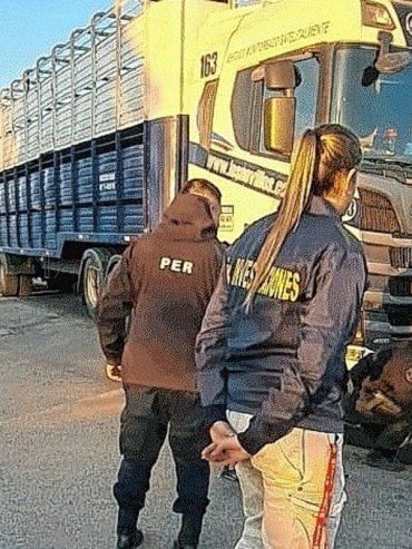 San Salvador: una joven resultó herida tras ser colisionada por un camión