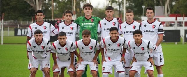 La reserva de Newells se trajo un triunfazo de la visita a La Plata y sigue prendido arriba