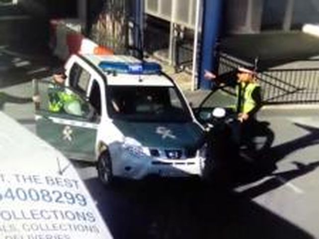 El sujeto quedó detenido por efectivos de la aduana.
