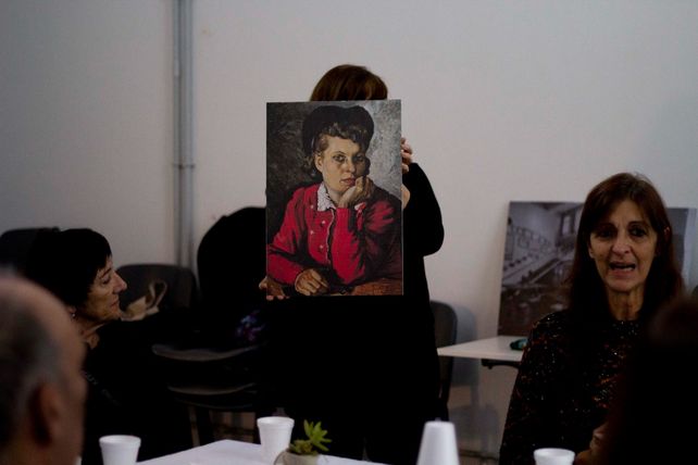 Rosa Wernicke, esposa de Vanzo, y uno de los retratos que el artista hizo de ella. 