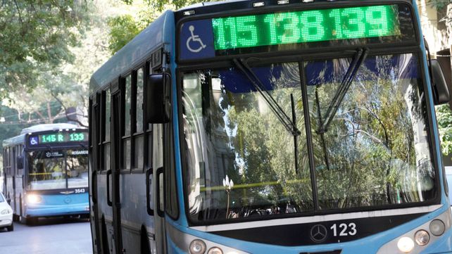 Los fondos para el pago de aguinaldos a los choferes llegaron sobre la hora. Por el momento