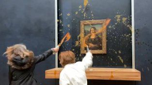 Activistas arrojaron sopa contra La Gioconda en el museo Louvre de París