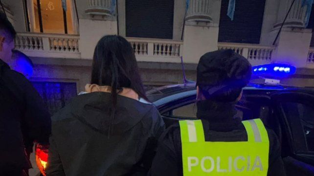 La policía trasladó a Daiana D. a la comisaría 2ª tras la denuncia de robo.