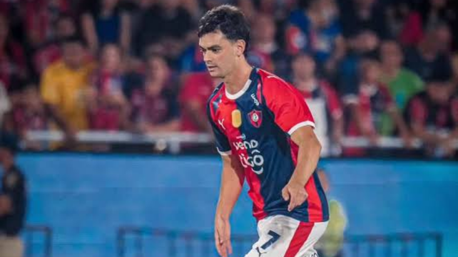 Alan Soñora juega en Cerro Porteño desde 2025. Newells está interesado en el volante.