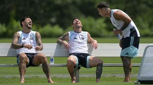 El lunes podría ser feriado por el regreso de la selección y el inicio del Clausura se atrasaría una semana