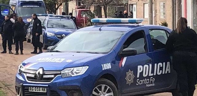 Efectivos del 911 acudieron al lugar tras el llamado de los vecinos.