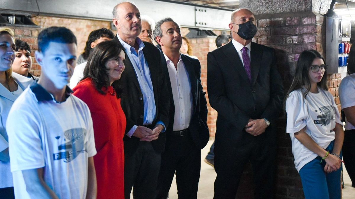 Perotti y Javkin presentan el Programa Potrero Digital para ayudar a ...