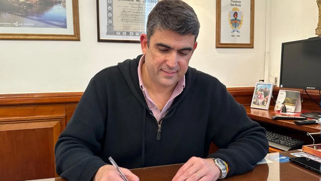 El senador de Unión por la Patria Daniel Bensusán presentó un proyecto de ley en el Senado para intensificar medidas que prevengan y enfrenten la ludopatía en niñas