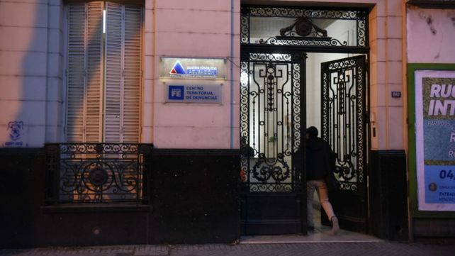 Dos policías entre los detenidos por el ataque a balazos a la sede de Fiscalía en Rosario