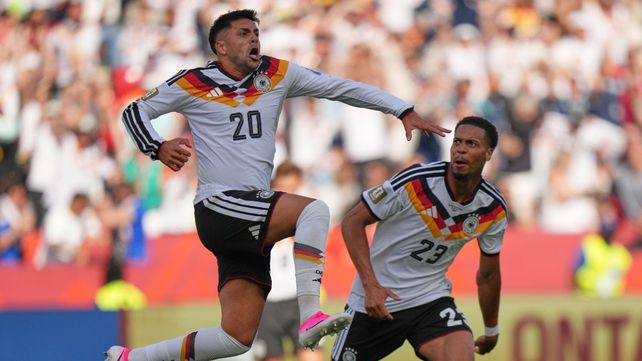 Deniz Undav sale a celebrar el gol del empate de Alemania. Luego el delantero del Stuttgart marcaría también el tanto de la victoria.