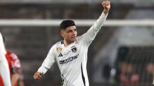 Claudio Aquino está jugando en Colo Colo, hasta donde hace muy poco tiempo dirigió Almirón, hoy DT de Central.