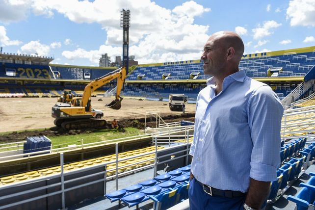 El presidente Gonzalo Belloso contempla el avance de las obras en el Gigante.
