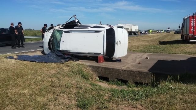 Despiste y vuelco fatal en la autopista Rosario-Santa Fe a la altura de Timbués
