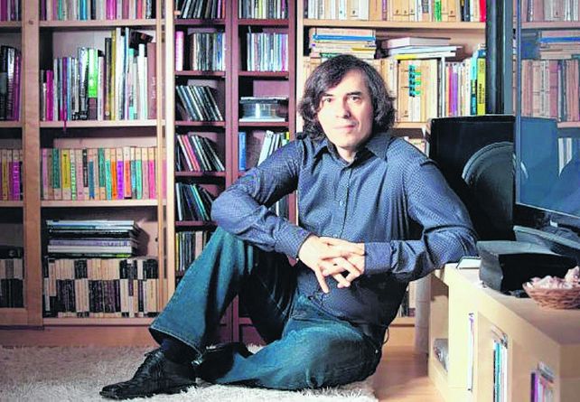 mircea cartarescu: Sólo quiero desenmascarar la realidad.