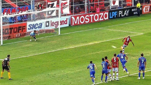 Patronato se impuso 2-0 a Colegiales y salió de la última posición.
