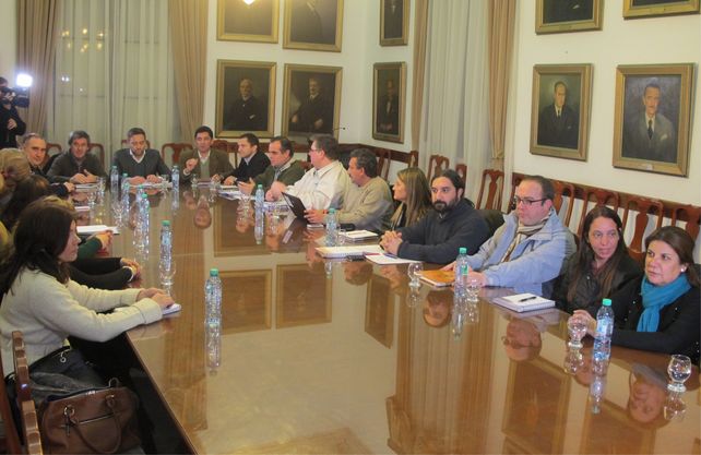 El gobierno hará una oferta a los docentes luego de acordar con ATE y UPCN