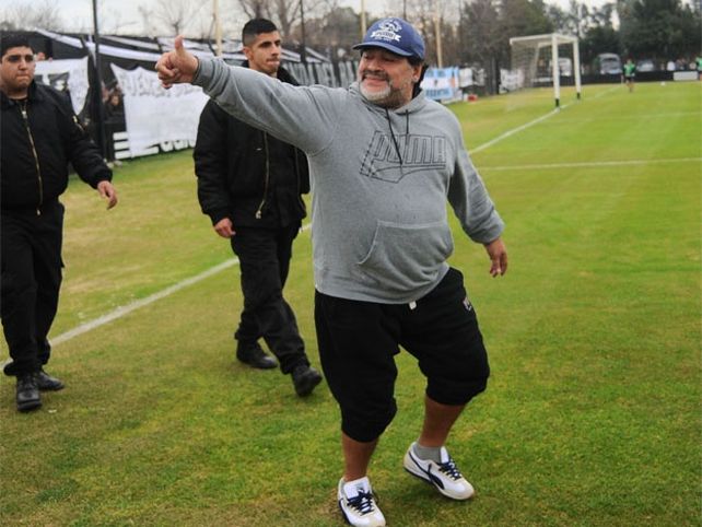 Excedido. Maradona estaría pesando unos 110 kilos y los médicos pretenden que su silueta llegue a los 75.