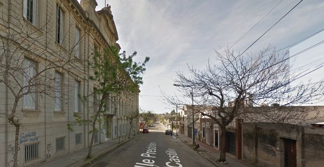 Una imagen del frente de la escuela antes del choque. Foto Google.  