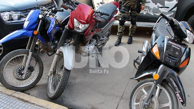 Detuvieron a 13 personas en 17 allanamientos por robo de motos y venta de armas Detuvieron a 13 personas en 17 allanamientos por robo de motos y venta de armas