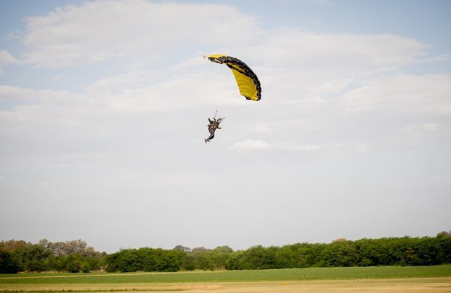El accidente que finalmente terminó con la vida del paracaidista de 55 años