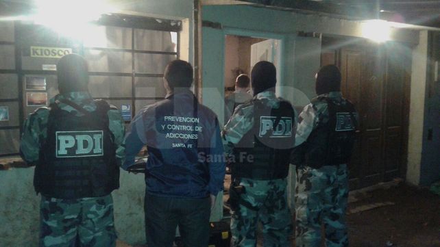 Cayeron seis vendedores de drogas con armas, balas y estupefacientes