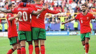Portugal superó sin problemas a Turquía para instalarse en los octavos de final de la Eurocopa.
