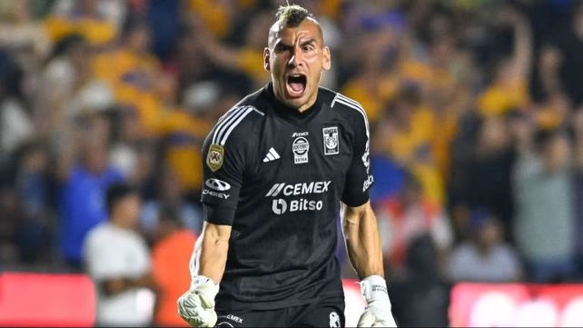 Nahuel Guzmán lleva una década en Tigres de México