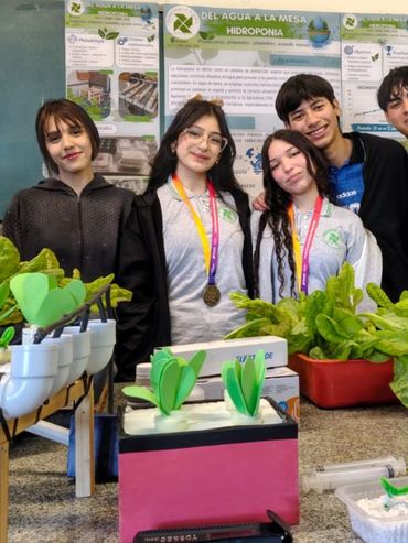 De la escuela Vigil a la Feria Nacional de Ciencias con un proyecto de huerta sin tierra De la escuela Vigil a la Feria Nacional de Ciencias con un proyecto de huerta sin tierra