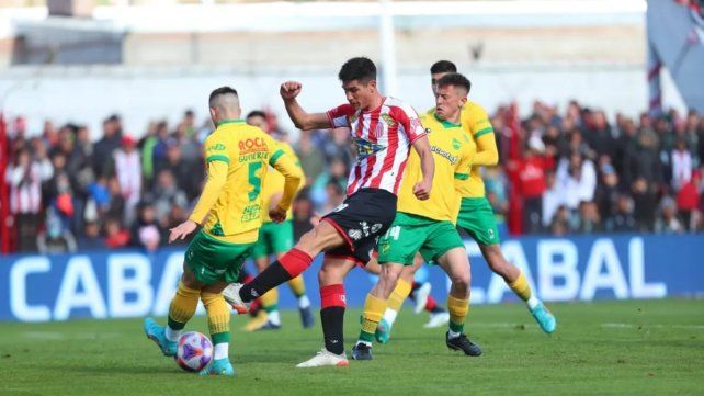 Defensa buscará llegar a la cima de la zona A ante Barracas Central