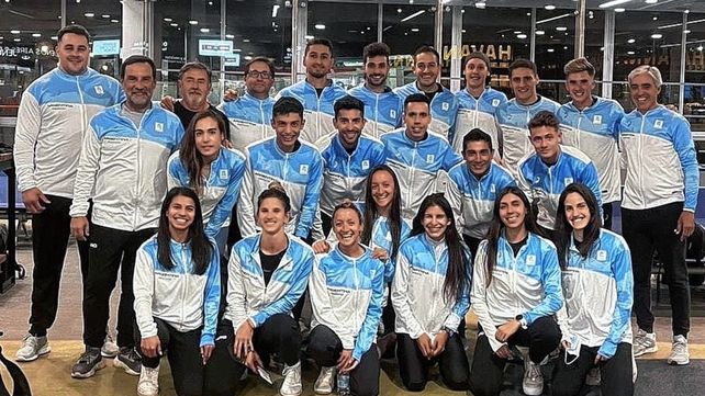 La delegación Argentina que competirá en el Iberoamericano de España partió desde el aeropuerto de Ezeiza.