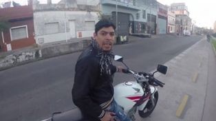 Un turista grabó cómo intentaron robarle mientras paseaba en bici