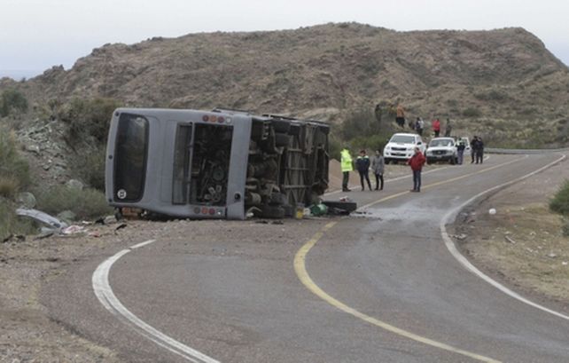 espantoso. El colectivo volcado en la Cuesta de los Terneros