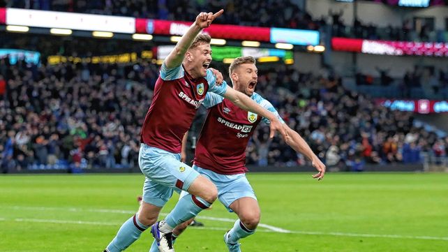 Burnley se entusiasma con salvarse del descenso y seguir en la Premier League.