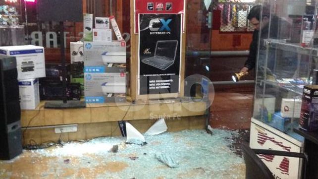 Detuvieron a dos delincuentes tras robar un local en el microcentro santafesino