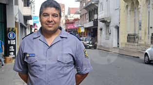 Devolvió una billetera: Espero que esto sirva como ejemplo para los nuevos policías