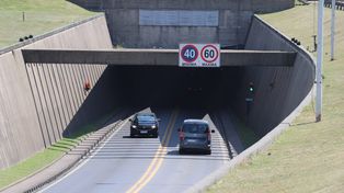 únel Subfluvial: advierten por calzada húmeda por la lluvia y desvíos en los accesos en Santa Fe.