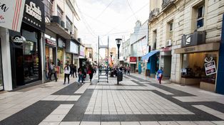 Desalojan a los manteros de la Peatonal por venta ilegal y deslealtad comercial