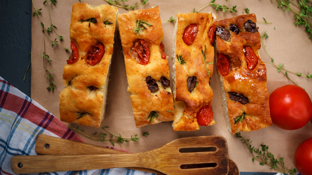 La focaccia es una de las tradiciones culinarias italianas. Una receta sencilla e infalible