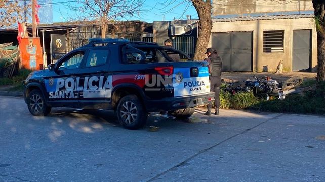 Un agente penitenciario murió tras un violento accidente en moto en barrio Santa Lucía.