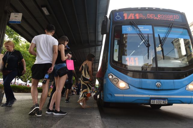 El transporte público vuelve a estar en alerta por la demora en la llegada de subsidios. 