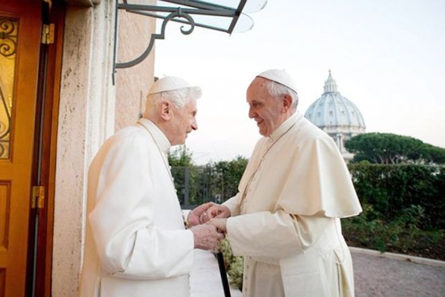El Papa Francisco almorzó con Benedicto XVI en el Vaticano por fin de año