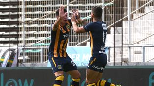 Para lo que vendrá. Si bien la eliminación golpea, al mejorar el juego el canalla puede enfocarse con ilusión en los dos partidos por la Libertadores. Parot y Aguirre serían titulares.