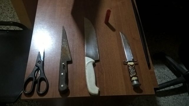 Las armas blancas que fueron secuestradas por la policía.